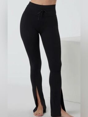 🥀 Vuori Daily Split Flare Pant Black XS 🥀